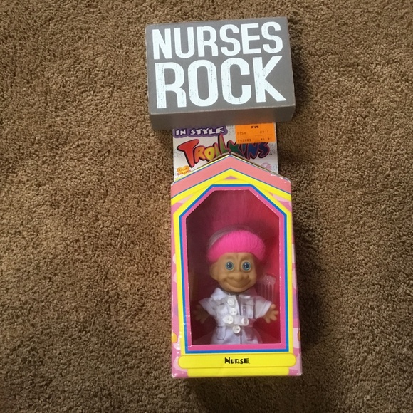 Nurses Rock Box Sign & A Nurse Trollkin with comb included - Picture 15 of 16